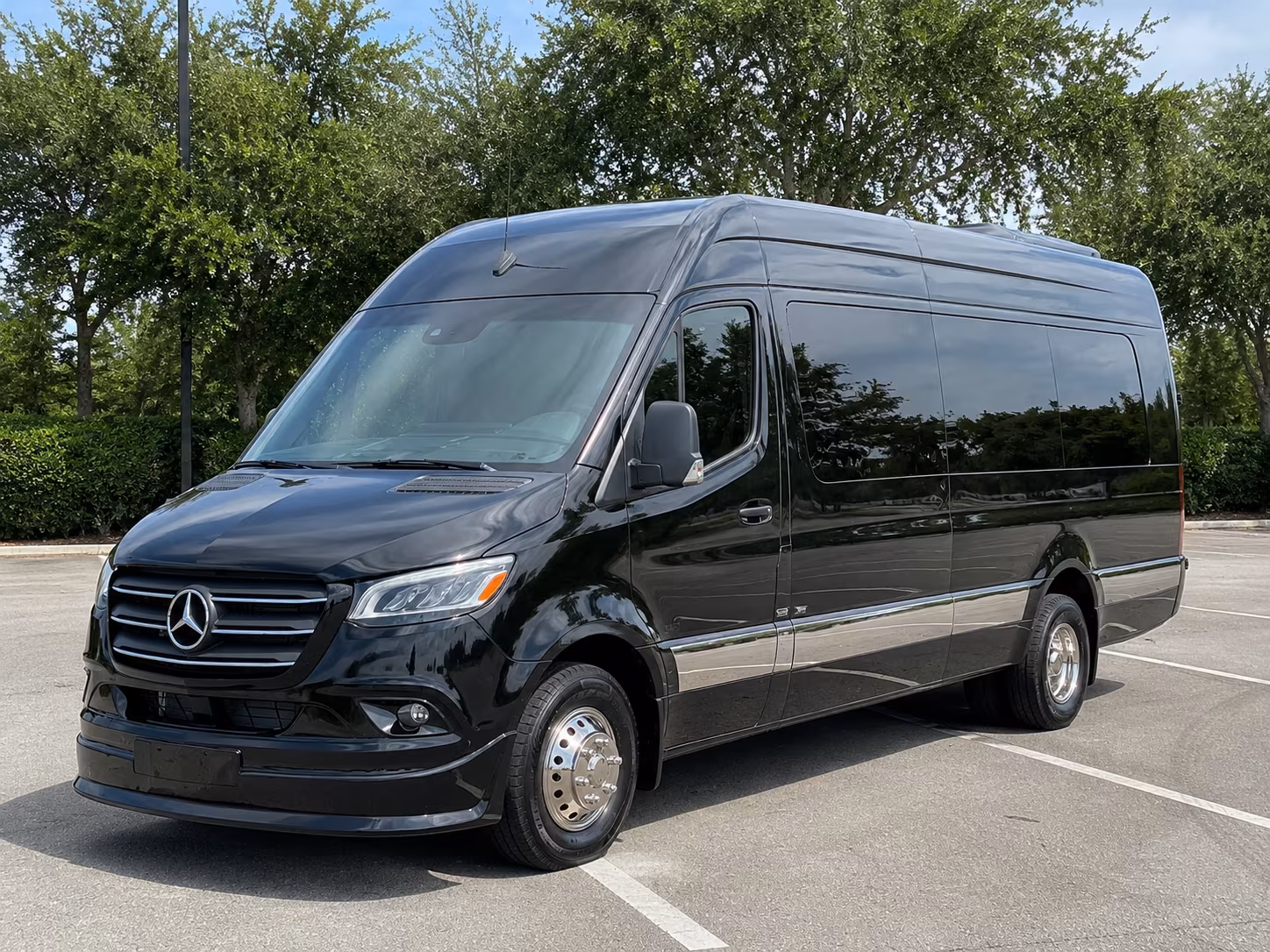 find the perfect transportation for your next airport transfer 4