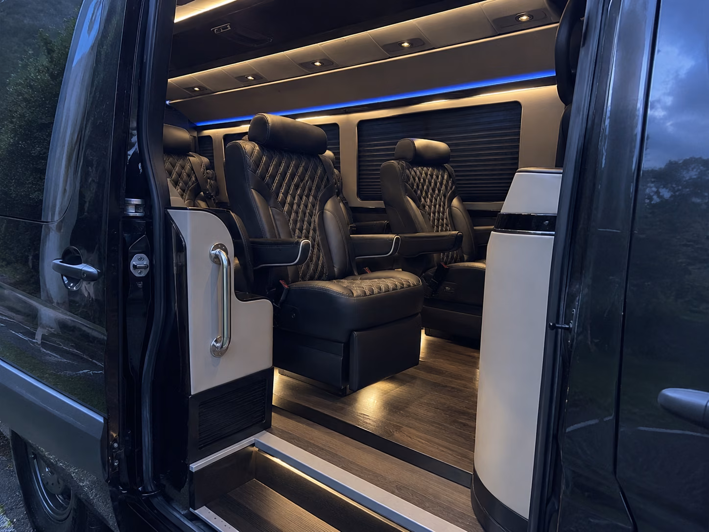 find the perfect transportation for your next airport transfer 5